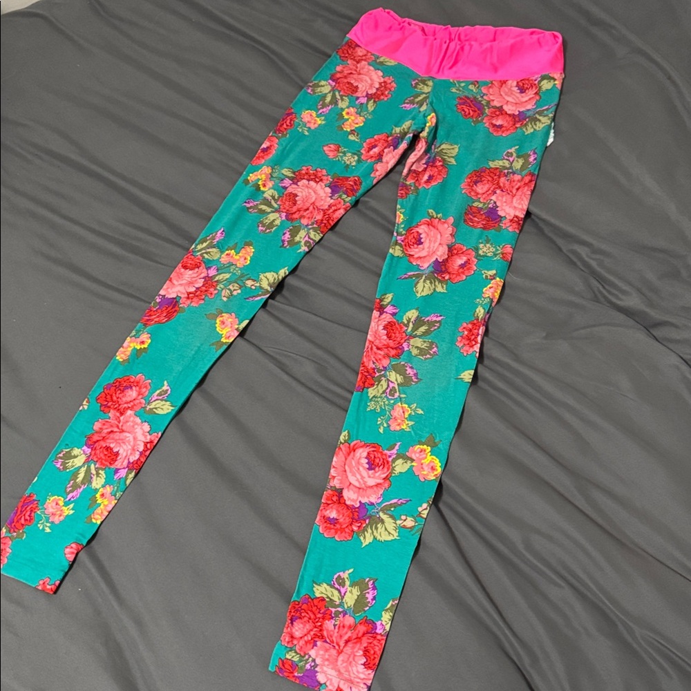 Cute Booty Lounge Floral Leggings with pink waistband & hidden elastic waist